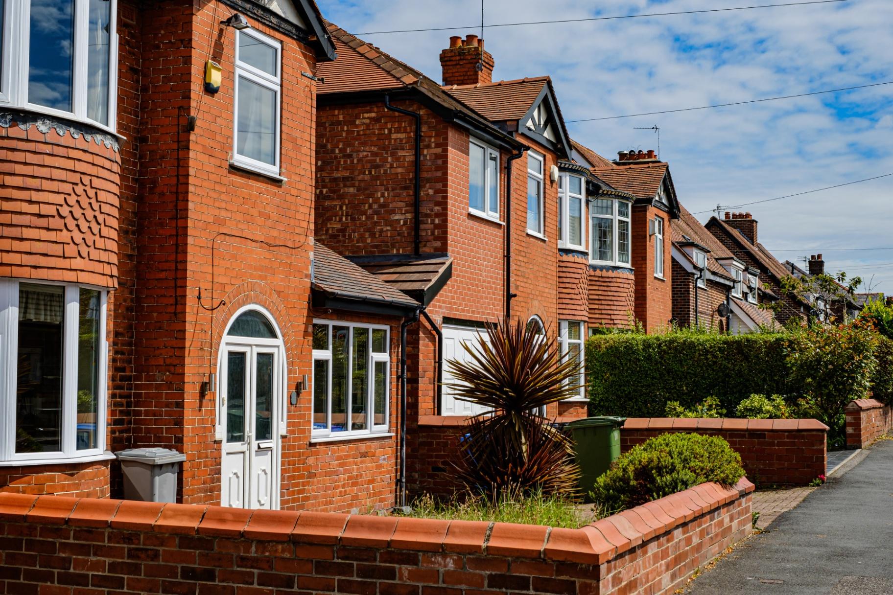 Five-bedroom furnished site house in Leeds with equipped kitchen